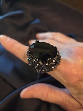 NIB Kathy Levine  Black and Purple Crystal Cocktail Ring,size  7